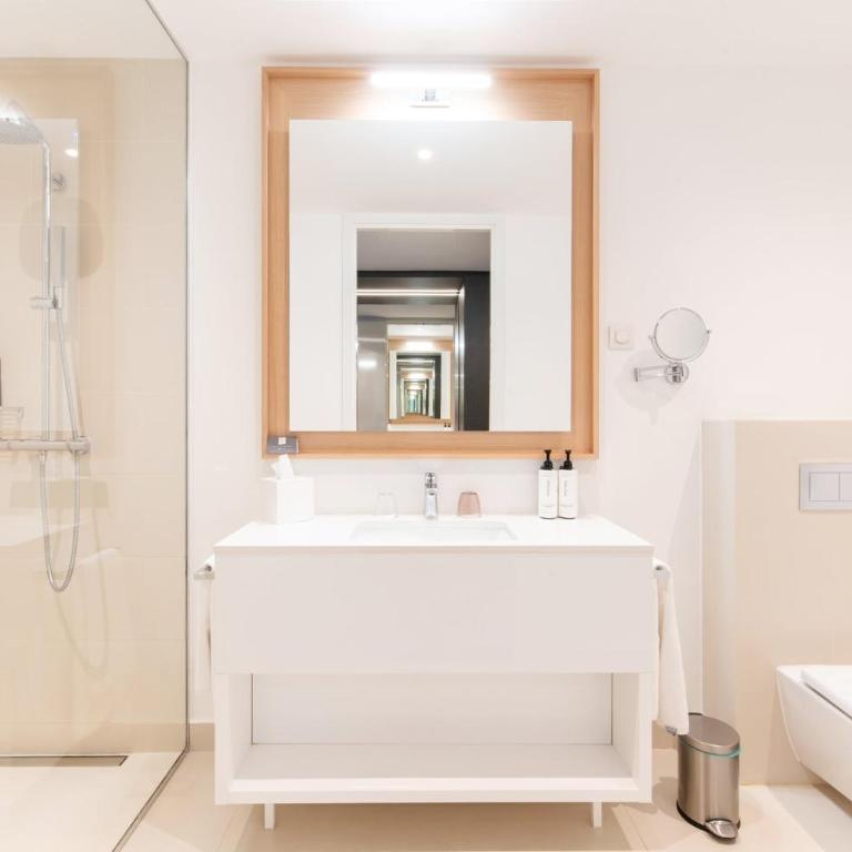 Crowne Plaza Podgorica by IHG - Standard King Room - 3