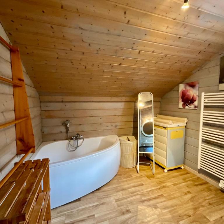 Le Murmure du Ruisseau, 4 étoiles avec sauna et terrasse - Chalet - 26