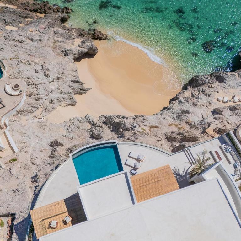 NEW Stunning Villa, full staff, gym and has its own Private Swimmable Beach - Villa - Beach Front - 86