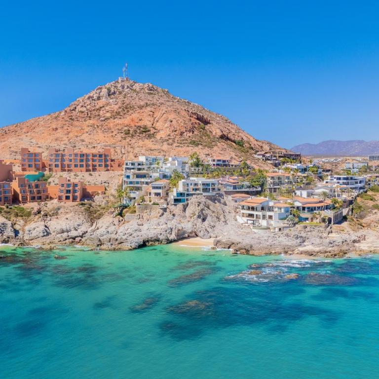 NEW Stunning Villa, full staff, gym and has its own Private Swimmable Beach - Villa - Beach Front - 89