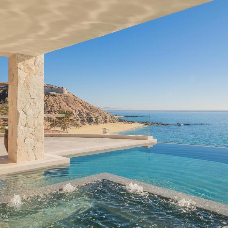 NEW Stunning Villa, full staff, gym and has its own Private Swimmable Beach - Villa - Beach Front - 96