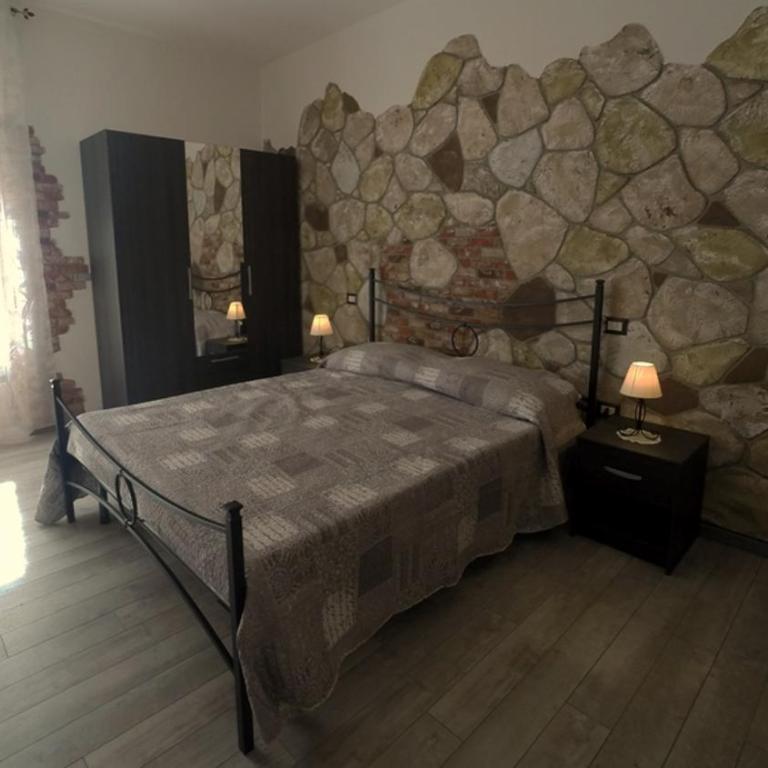 Rocca Pinta Guest House - Camera Matrimoniale con Letto Supplementare - 14