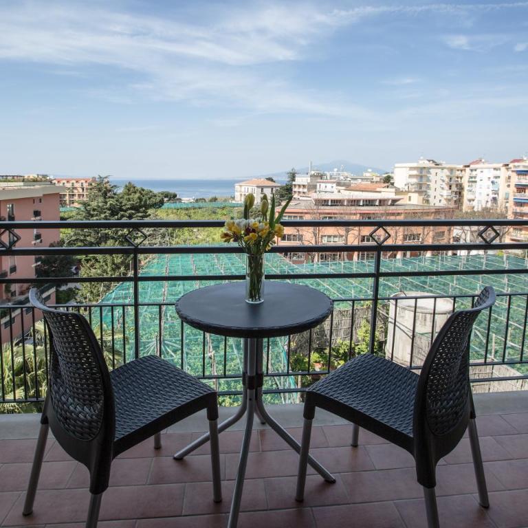 Sea Room Sorrento - Camera Matrimoniale con Balcone e Vista Mare - 4