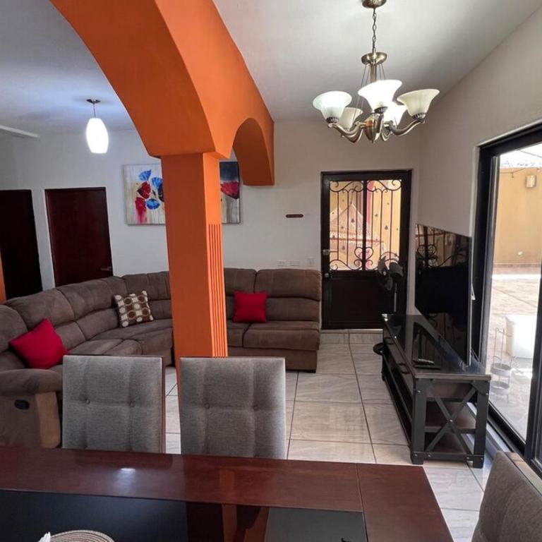 Casa con alberca y entrada independiente - Three-Bedroom Home - 2