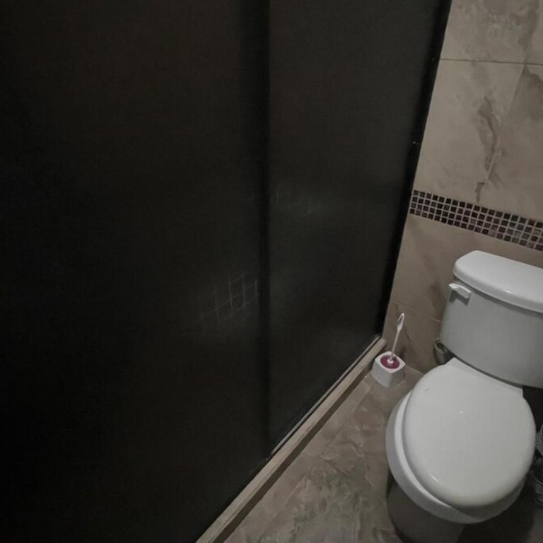Casa con alberca y entrada independiente - Three-Bedroom Home - 20