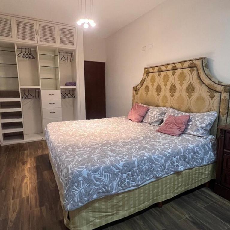 Casa con alberca y entrada independiente - Three-Bedroom Home - 33