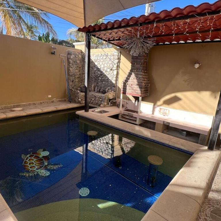 Casa con alberca y entrada independiente - Three-Bedroom Home - 1