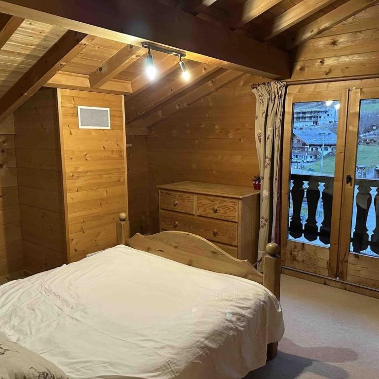Chalet spacieux 15 pers, jacuzzi, parking, animaux admis - FR-1-676-208 - Chalet - 16