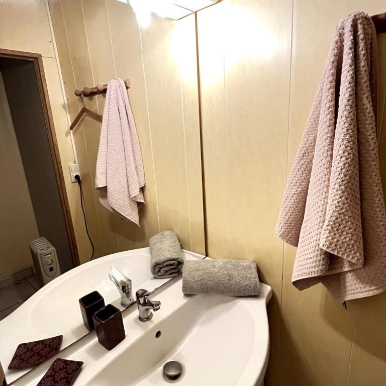 Appartement Coeur de Ville avec Terrasse et Parking - Appartement 1 Chambre - 18