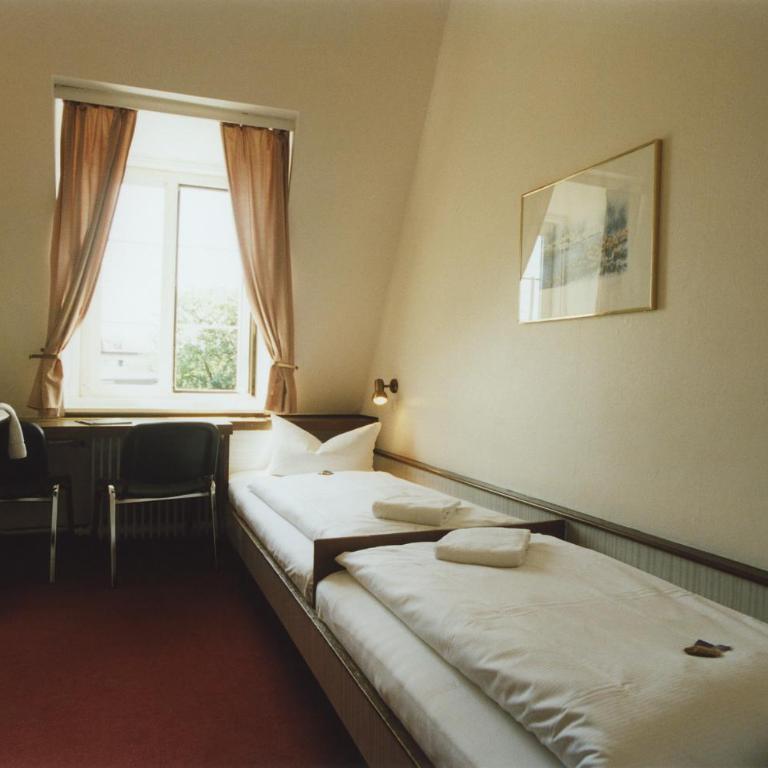 Hotel Jedermann - Basic Doppel-/Zweibettzimmer mit Gemeinschaftsbad - 4