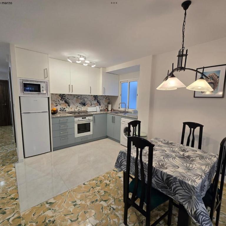 Desigual apartamento con 3 AC - Apartamento de 2 dormitorios con balcón - 6
