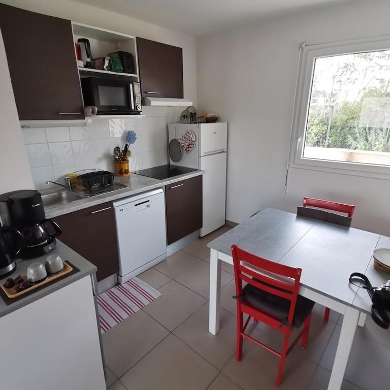 Appartement cosy à Valras-Plage 5 min à pied de la mer Climatisé 2 chambres Terrasse - Appartement 2 Chambres - 13