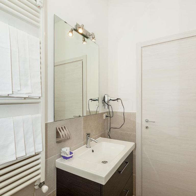 La Camera Bologna-Stazione Affittaly Rooms - Camera Deluxe Matrimoniale/Doppia con Letti Singoli con Balcone - 33