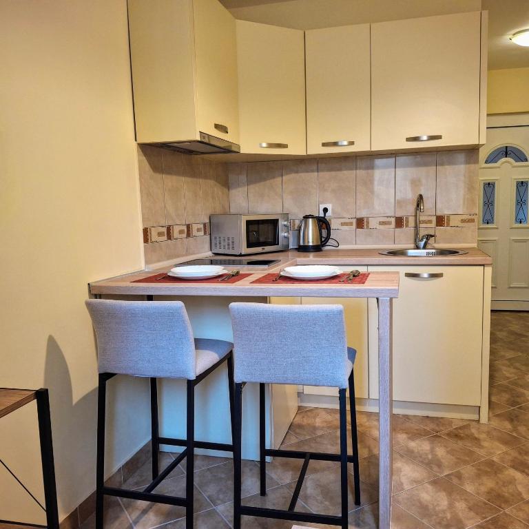 Veron Apartments - Apartment - Ground Floor - 2