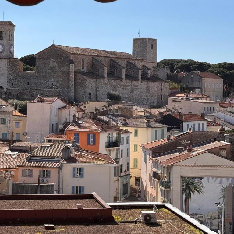 Résidence MANDARINIERS Cannes - Three-Bedroom Apartment 32B - 4