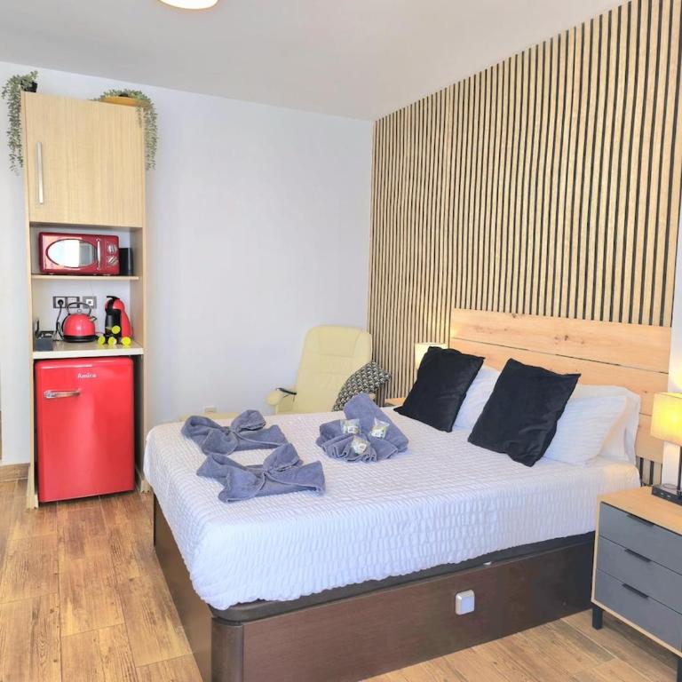 The Harmony Luxe Torremolinos City Center with FREE private parking and seasonal pool Free wifi and Netflix BY NAMASTE ELITE - Apartamento de 1 dormitorio - 1