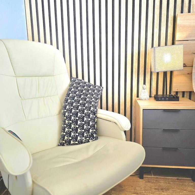 The Harmony Luxe Torremolinos City Center with FREE private parking and seasonal pool Free wifi and Netflix BY NAMASTE ELITE - Apartamento de 1 dormitorio - 40