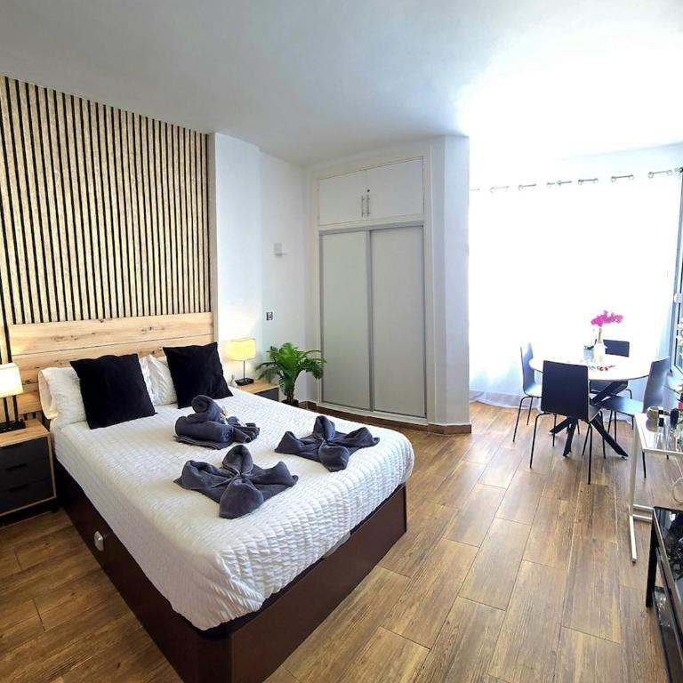 The Harmony Luxe Torremolinos City Center with FREE private parking and seasonal pool Free wifi and Netflix BY NAMASTE ELITE - Apartamento de 1 dormitorio - 37
