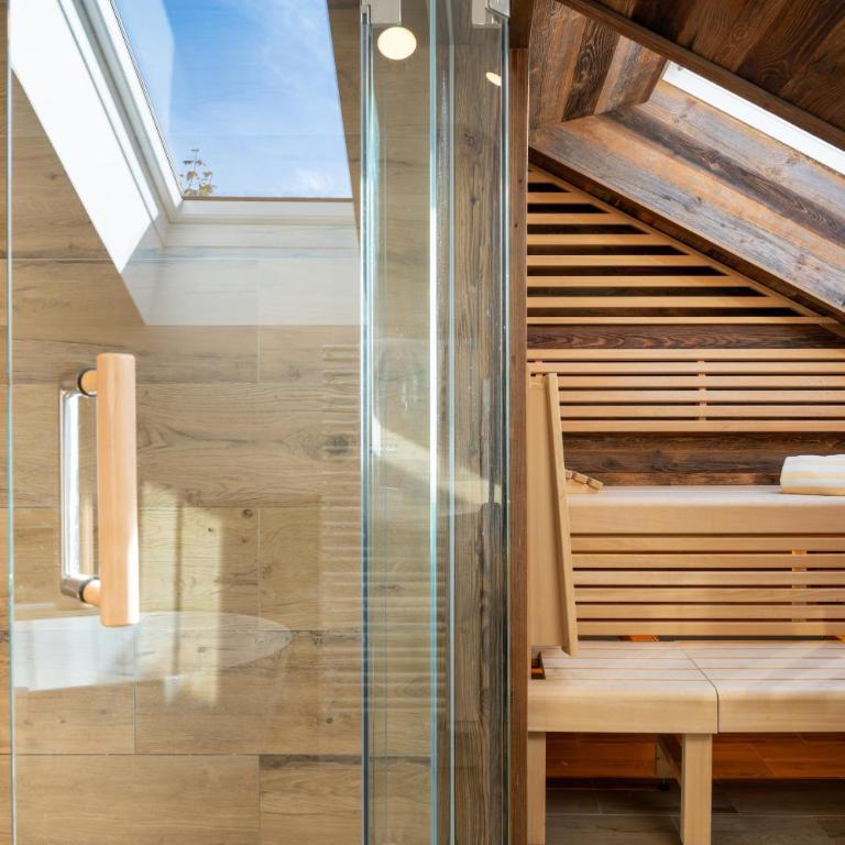 Romantik Hotel Die Gersberg Alm mit Panoramablick auf Salzburg und Outdoor Pool ab Mai - Deluxe Suite - 2