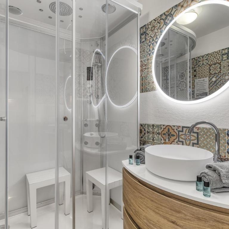 Studio Victoria SPA, au coeur du centre-ville CABINE HAMMAM -WIFI -GRAND LIT DOUBLE QUEEN SIZE 160x200cm - Apartment mit 1 Schlafzimmer - 13