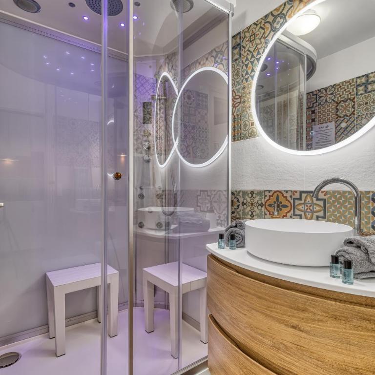 Studio Victoria SPA, au coeur du centre-ville CABINE HAMMAM -WIFI -GRAND LIT DOUBLE QUEEN SIZE 160x200cm - Apartment mit 1 Schlafzimmer - 3