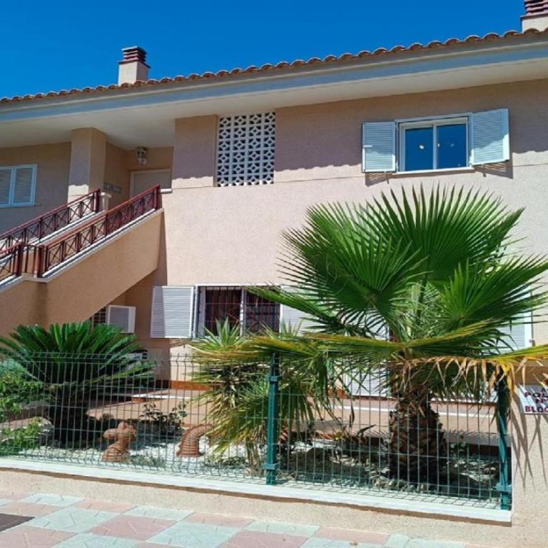 Preciosa casa con piscina y terraza R53 by Novadesta - Three-Bedroom House - 2