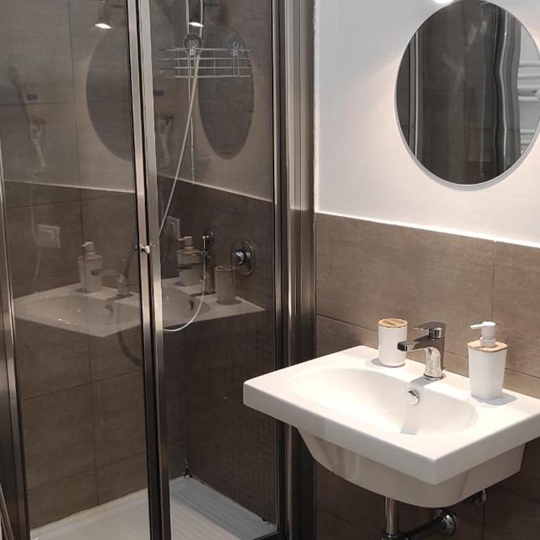Charme Rooms Palermo-By E&K - Deluxe Double Room with Shower - 15