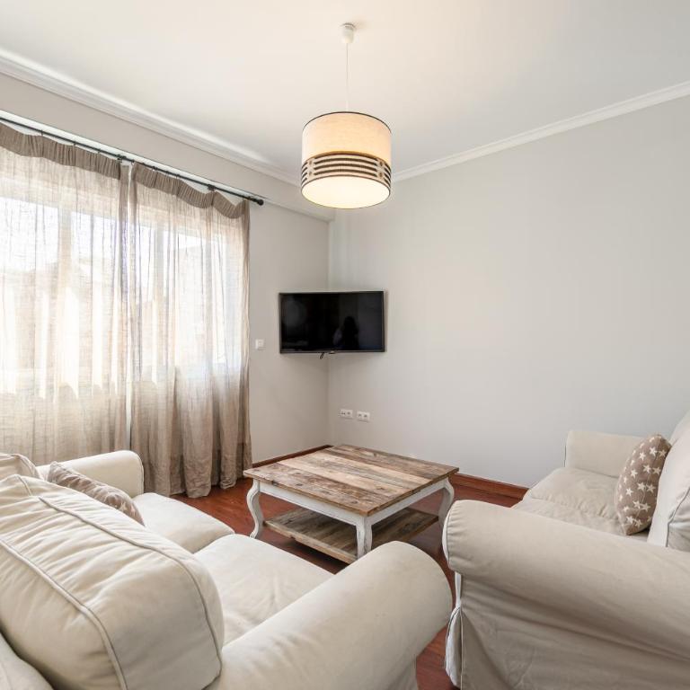 Molviedro, by Homing U - Three-Bedroom Apartment with Balcony - 3