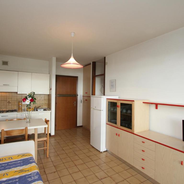 Montecarlo - One-Bedroom Standard Apartment - 10