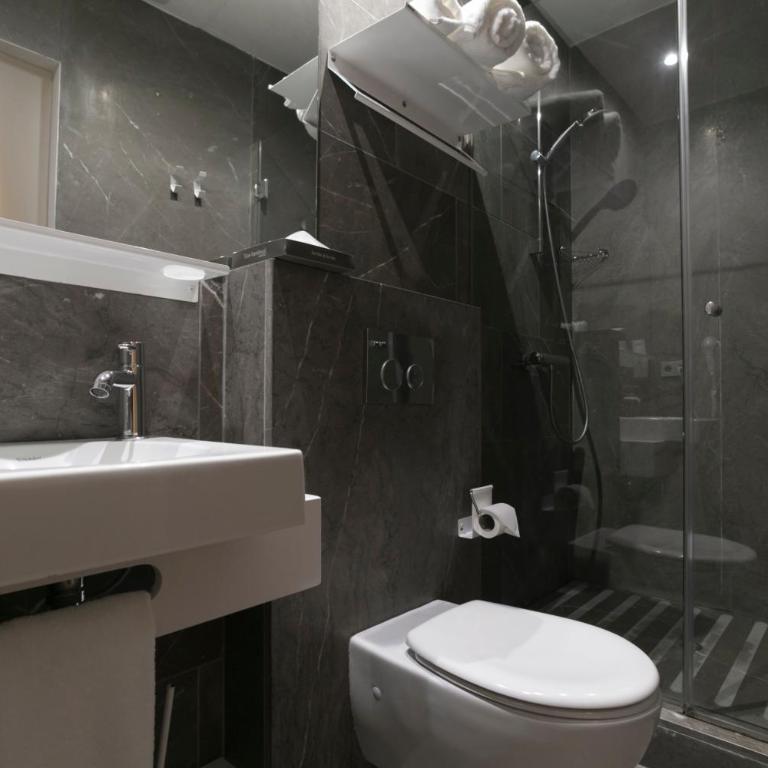 Shine Albayzín - Suite with Alhambra View - 13