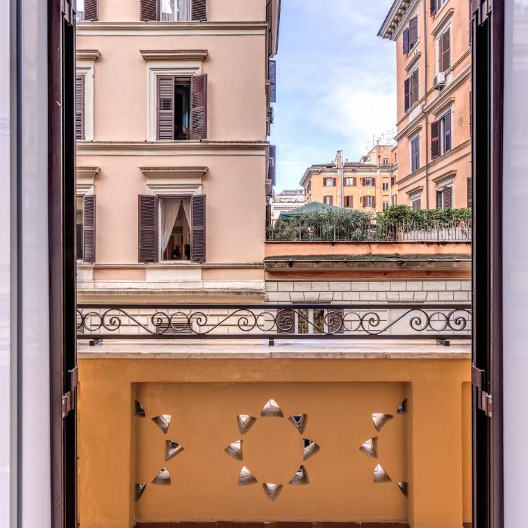 Rose Inn Guest House - Camera Matrimoniale Deluxe con Balcone - 8
