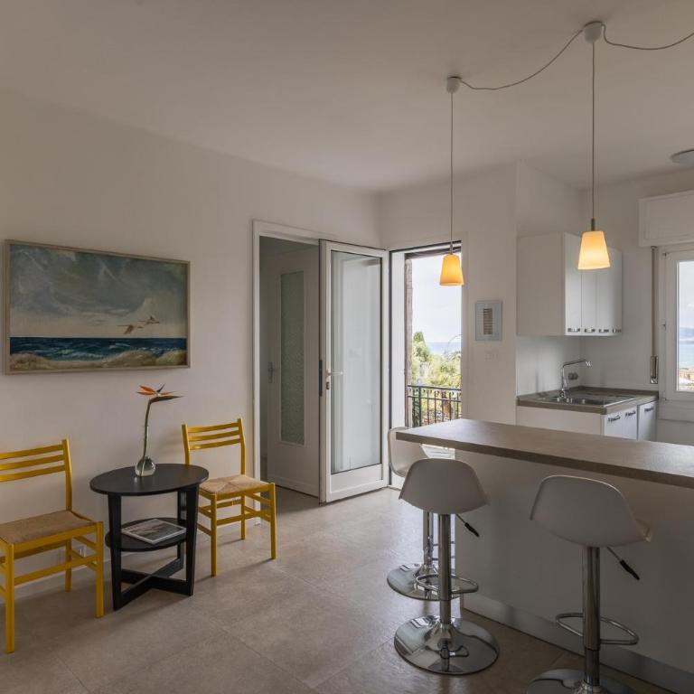 Villa Regina ON THE HILL - Two-Bedroom Apartment - 9