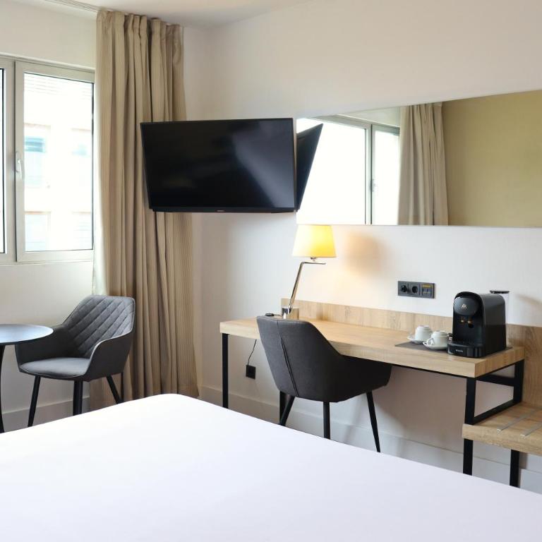 Eurohotel Diagonal Port - Superior Room with Partial Sea View - 1