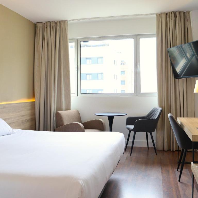 Eurohotel Diagonal Port - Superior Room with Partial Sea View - 4