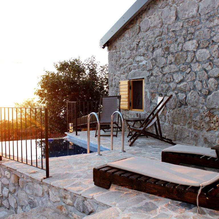 Old stone house with swimming pool Etno House Perazic - Two-Bedroom House - 6