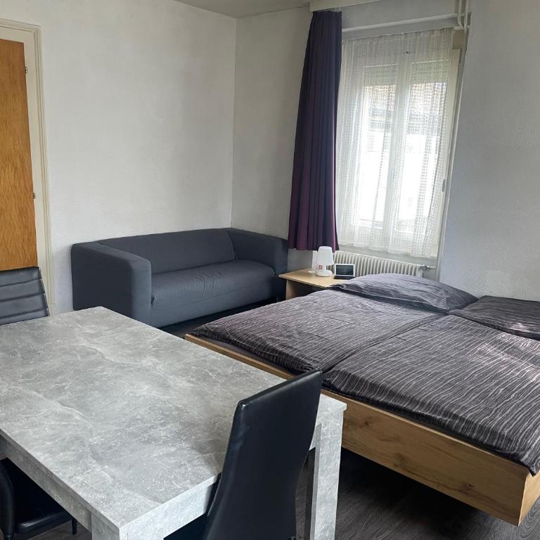 Walters Hostel Interlaken - Chambre Double ou Lits Jumeaux avec Salle de Bains Commune - 5