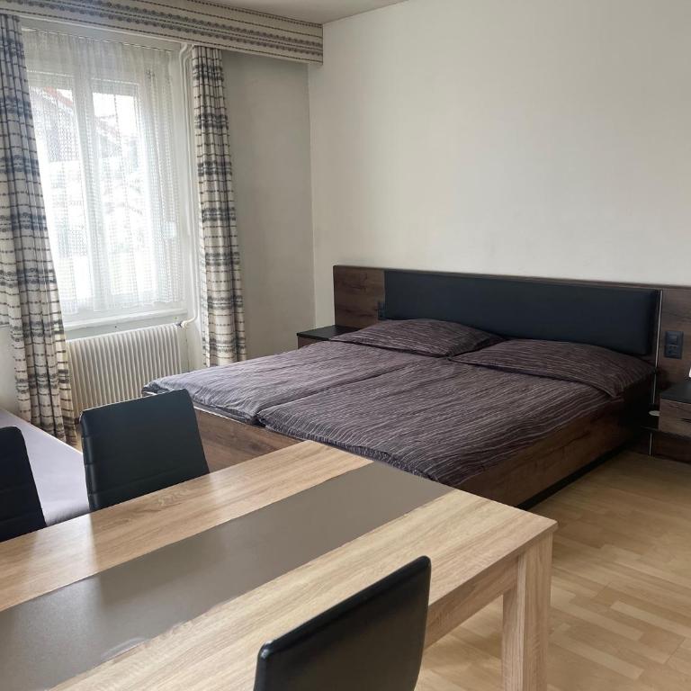 Walters Hostel Interlaken - Chambre Double ou Lits Jumeaux avec Salle de Bains Commune - 6