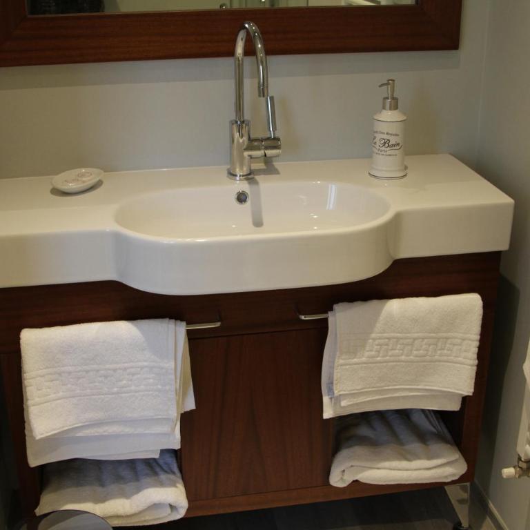 B&B I Propilei di San Girolamo - Camera Matrimoniale con Bagno Privato - 4