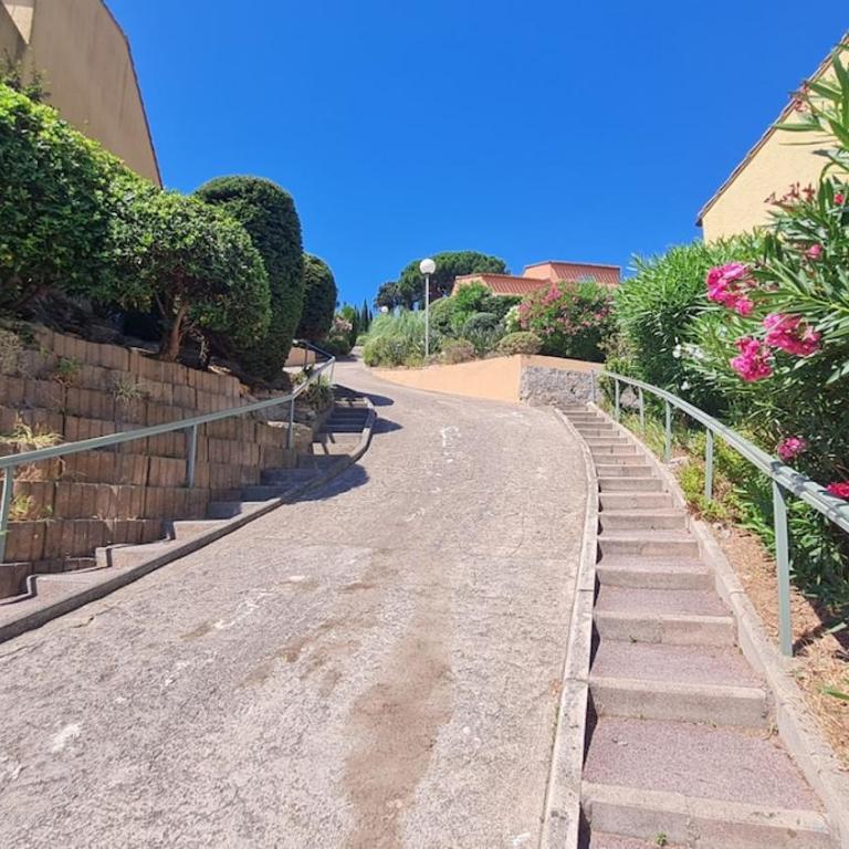 Apartbleuazur - Bel appartement rénové piscine & vue mer - Apartment - 23