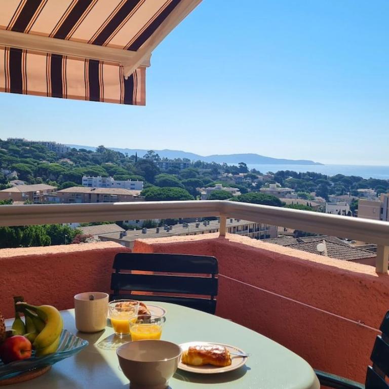 Apartbleuazur - Bel appartement rénové piscine & vue mer - Apartment - 3
