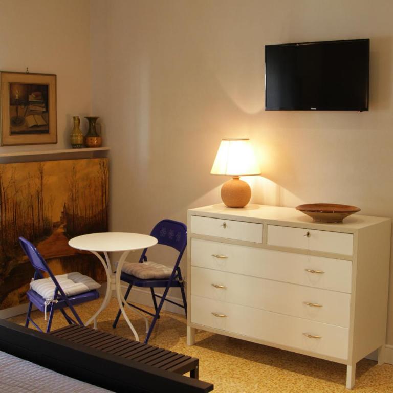 B&B I Propilei di San Girolamo - Camera Matrimoniale con Bagno Privato - 2
