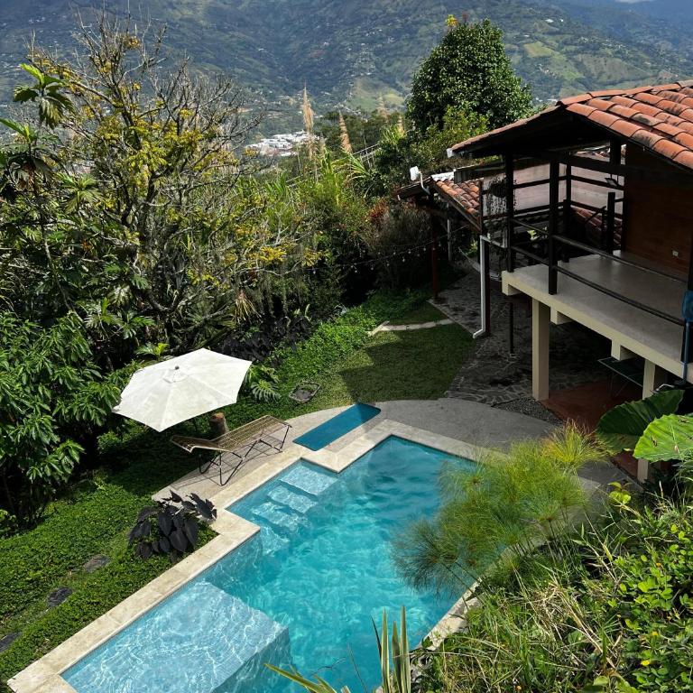 Casa Nutabe - Casa de Campo en Girardota cerca a Medellín - Casa de 3 dormitorios - 4