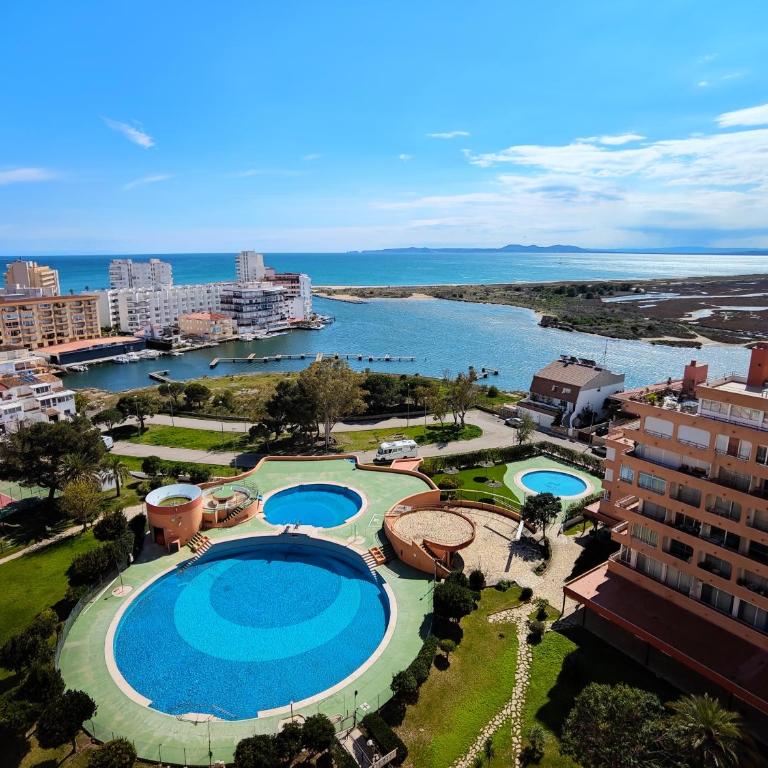 Seaview Heights Suite in Roses - One-Bedroom Apartment - 4