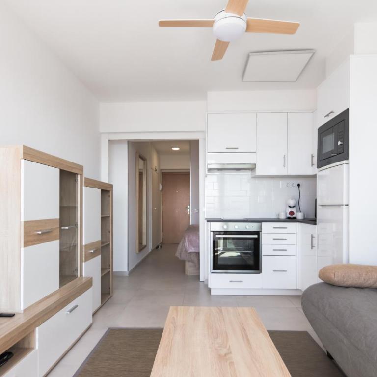 Seaview Heights Suite in Roses - One-Bedroom Apartment - 5