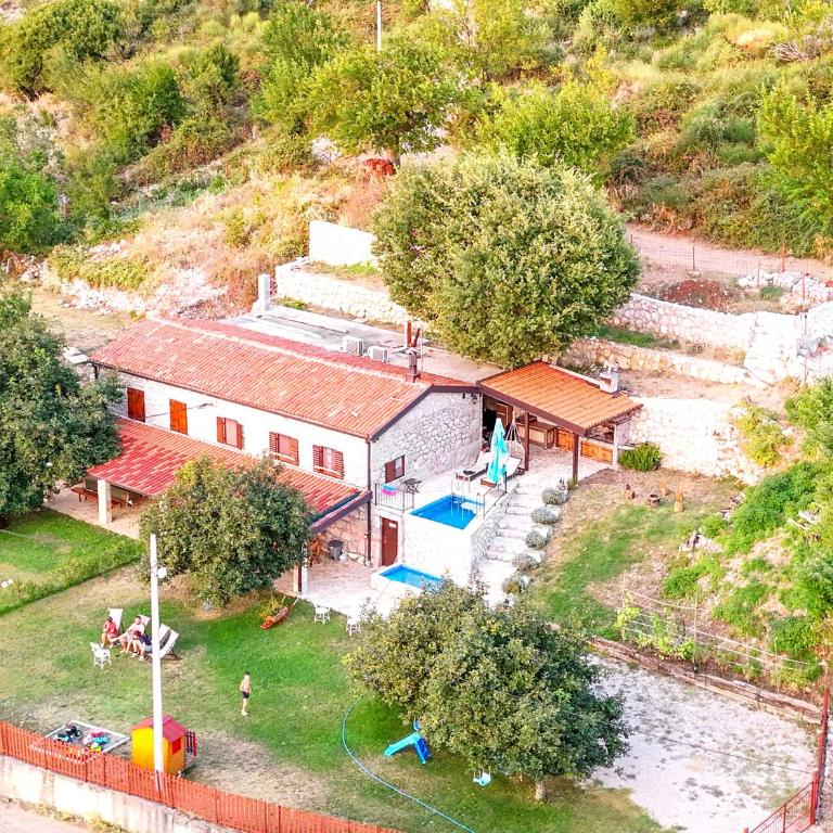 Old stone house with swimming pool Etno House Perazic - Two-Bedroom House - 7