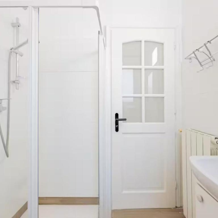 Casa Ariston - 10 Passi dal Teatro- Free WiFi - Appartamento con 2 Camere da Letto - 12