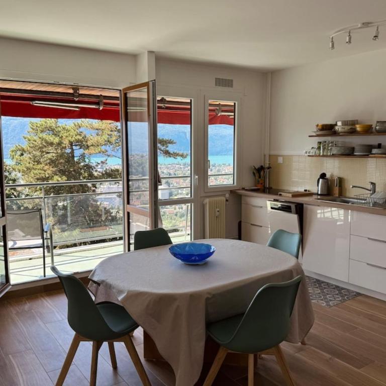 Bright 50m apartment with magnificent lake view - Apartment - 1