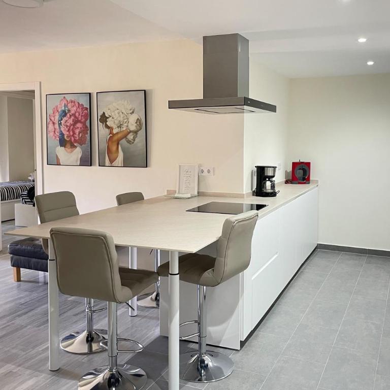 2 BEDROOM 2 BATHROOM APARTMENT in the heart of Fuengirola with big terrace and free parking space close to beach - Apartamento Deluxe - 2