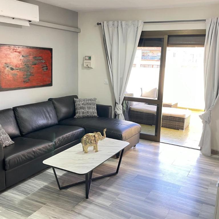 2 BEDROOM 2 BATHROOM APARTMENT in the heart of Fuengirola with big terrace and free parking space close to beach - Apartamento Deluxe - 8