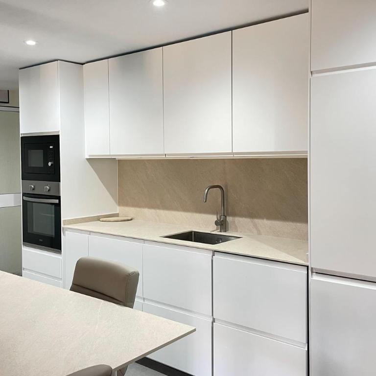 2 BEDROOM 2 BATHROOM APARTMENT in the heart of Fuengirola with big terrace and free parking space close to beach - Apartamento Deluxe - 7